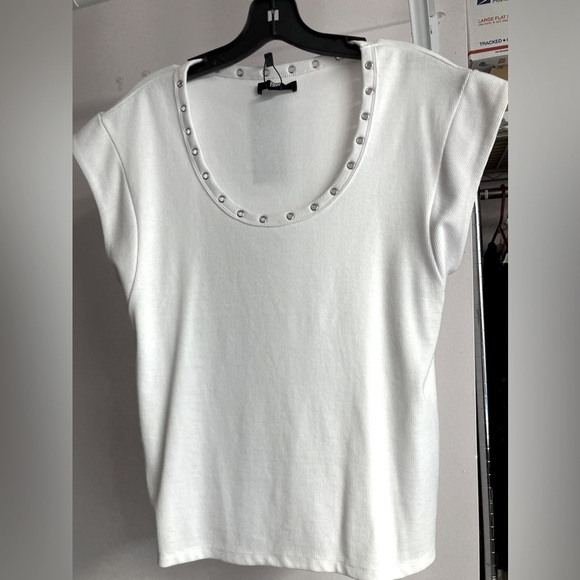 Frye Women’s Capped Sleeve Top, Size M, White, Grommet Accents, Round Neck, NWT - Picture 1 of 2